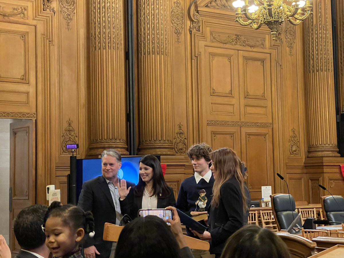 ratanapakdee's tweet photo. It was an honor and congratulation to swear in San Francisco District 2 Board of @SupStefani today at the historic and majestic SF Legislative Chambers in front of her family, friends and D2 constituents!#justice4vicha #vicharatanapakdeeway #Remembervicha https://t.co/AOcYrTvfNZ