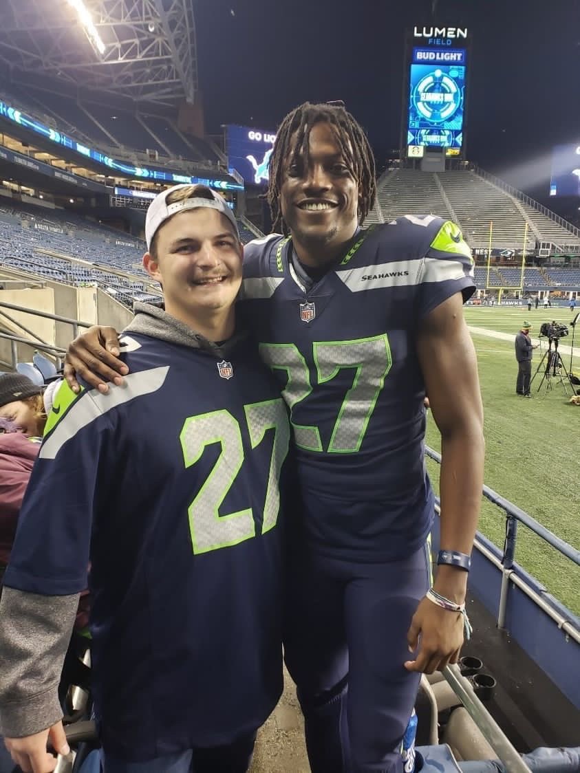 What a special opportunity to get to see @_Tariqwoolen do his thing for the @Seahawks in my home state of WA. Couldn’t be more proud of this young man. UTSA ➡️ NFL
#BuiltByUTSA #210TriangleOfToughness