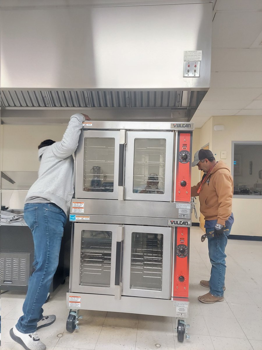 ReEstrada_TISD's tweet photo. TISD M &amp; O working this Saturday to install new ovens at the Elementay School and new stove at the High School 👍👏💗 https://t.co/xGwcCBPBjB