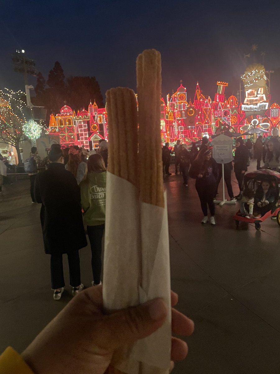 CoachDanny10's tweet photo. It’s been a long day but I’ve been told these Mexican protein bars can really help. Follow me for more health tips 💪🏽 #ChurroTime https://t.co/5k913PKXwO