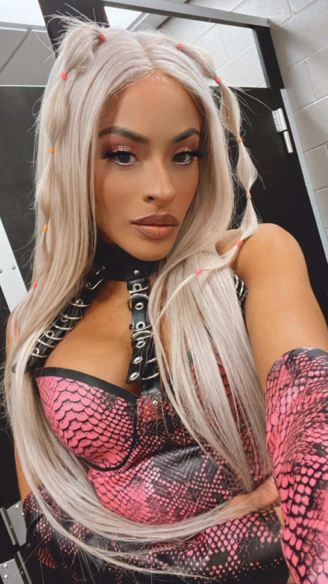 ZelinaVegaWWE's tweet photo. 💕 hehe https://t.co/cFNzHrXBDW