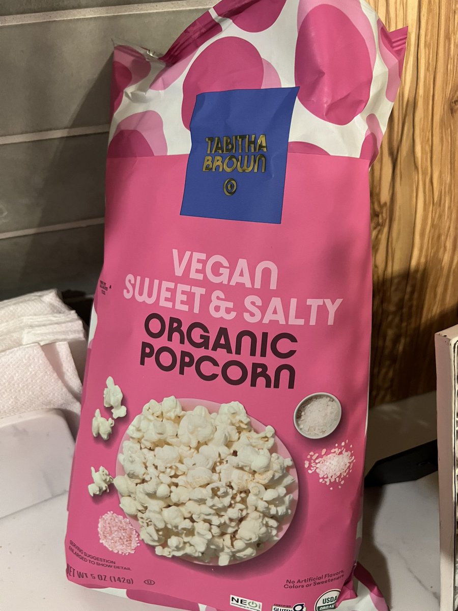 laradoll24's tweet photo. @IamTabithaBrown this popcorn is hands down the best pre popped popcorn I’ve ever had. I’m in love with these cups! We’re having the mushroom burgers for dinner. I got a few other things too. Your collection at Target is 🔥. #TabithaBrown https://t.co/XKxfn3FQiZ
