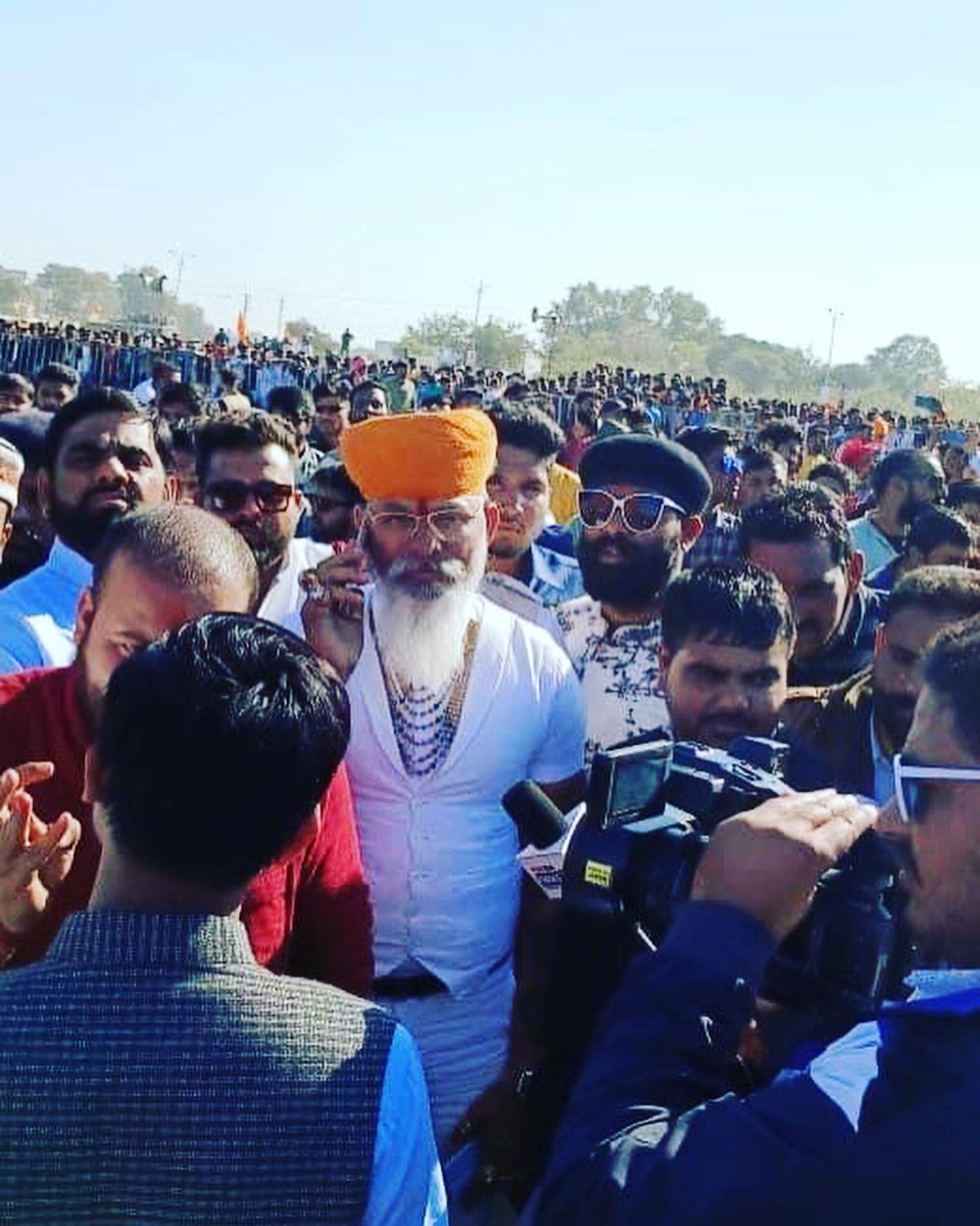 SandeepRRKS's tweet photo. श्री जीवन सिंह शेरपुर जी, #करणी_सेना परिवार की अध्यक्षता में 8_जनवरी_जन_आंदोलन_भोपाल के जंबूरी मैदान से जन हित में 22 सूत्रीय मांगों के साथ क्षत्रियों के साथ साथ सर्व समाज के 10 लाख से भी ज्यादा देशवासियों की उपस्थिति । इंकलाब जिंदाबाद ।
#sandeepsinghrathorechainpura
@ABPNews https://t.co/PtmmJMWtwr