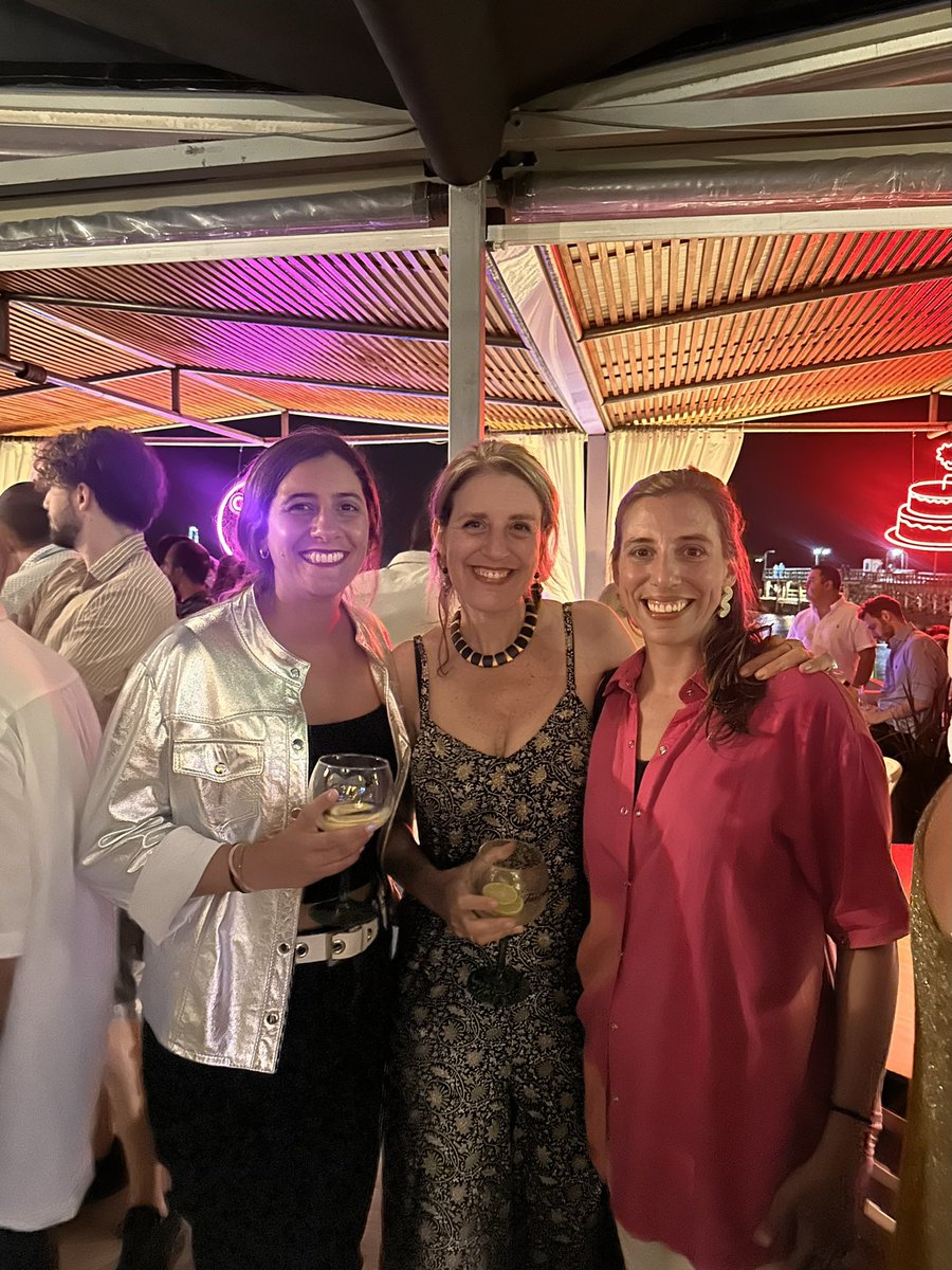 PuntaTech's tweet photo. @carolkind &amp; las chicas de @bravasomos1 que van a liderar el evento de mañana de mañana: W MEETUP. https://t.co/deqHM40Qg0