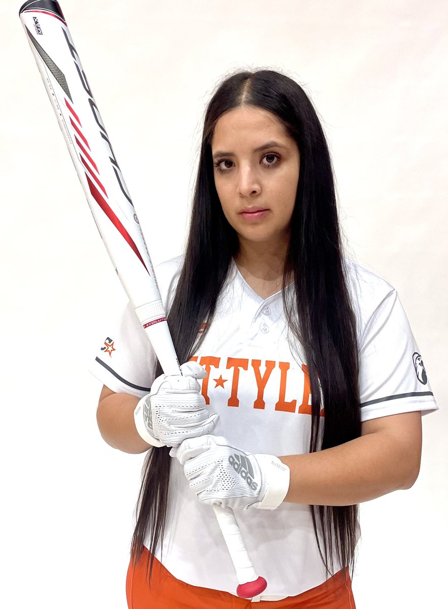 Flashing the new ICY white jerseys! 🤍🤍🤍 about to drop some pictures from media day 🔥🔥🔥let us know your favorite new jersey combination!