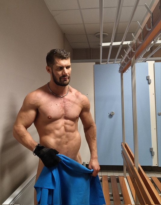 I don t know what to do https://t.co/MRxmoXuxO2