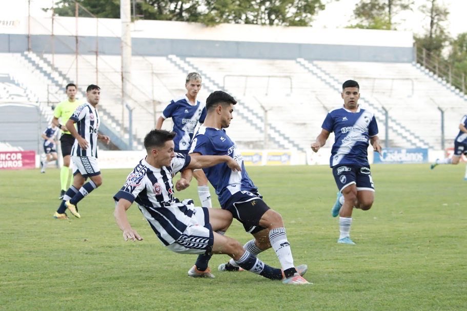 CAU__oficial's tweet photo. 📸 Mirá las mejores imágenes del empate decano en Rafaela frente a @clubbenhur por el partido de ida de la cuarta ronda del Torneo Regional Federal Amateur

Fotos Gentileza Prensa Club Ben Hur https://t.co/B9i4x0QFtJ