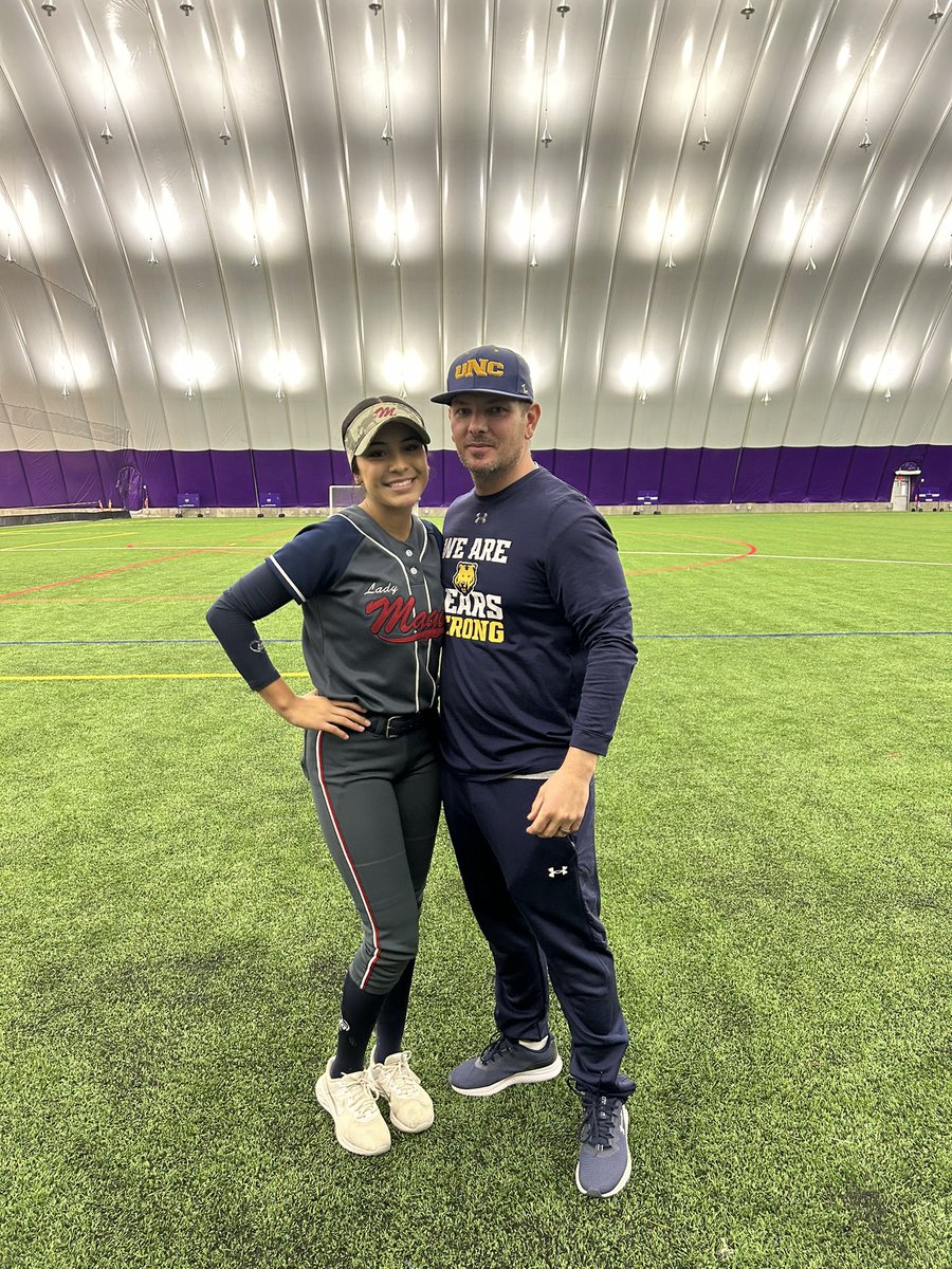 I had such an amazing time at the UNC camp today, i learned so much! Thank you so much @DedeannPH1 @coach_simm @coachmartinezzz for giving me the opportunity to work with you guys !!! Vamos Osos!!💙💛🐻 
@ladymagic_18u #CollegeSoftball #UNCBears #D1