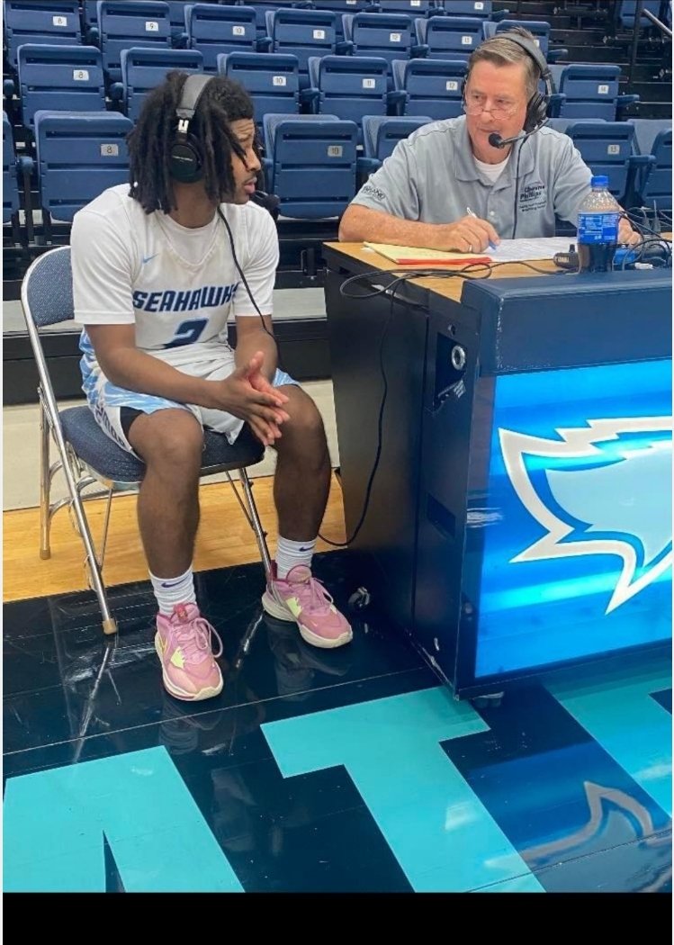 gators_bb's tweet photo. Deuce Guidry c/o2020. We are proud of you. Keep it going. #GatorPride🐊🏀 https://t.co/j2fgKoG78H