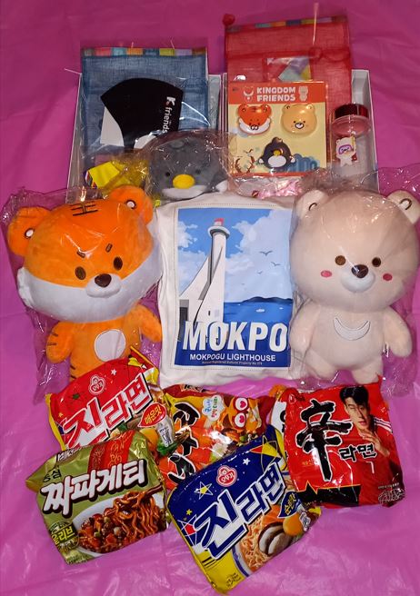 Thank you so much Korea Tourism Organization @KoreanTravel  and Moija K-friends for the beautiful gifts that I received from Moija Market Season 1. Everything is very cute 😍🥰 
#K_friends #moijamarket #VisitKorea #Korea #IloveKorea