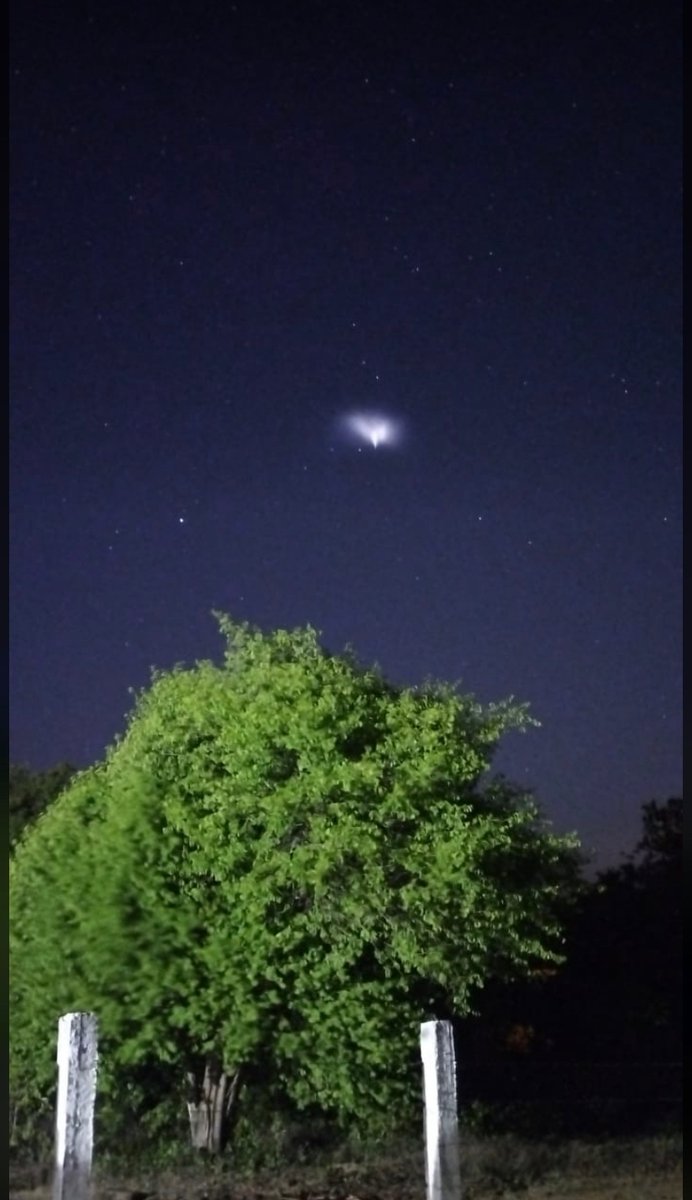 exossorg's tweet photo. Pluma de combustível do foguete chinês Long March 7A registrado em Sobral-CE pelo Antenor Simão.
#exoss #meteoros #astronomia https://t.co/UCEPWZgn1i