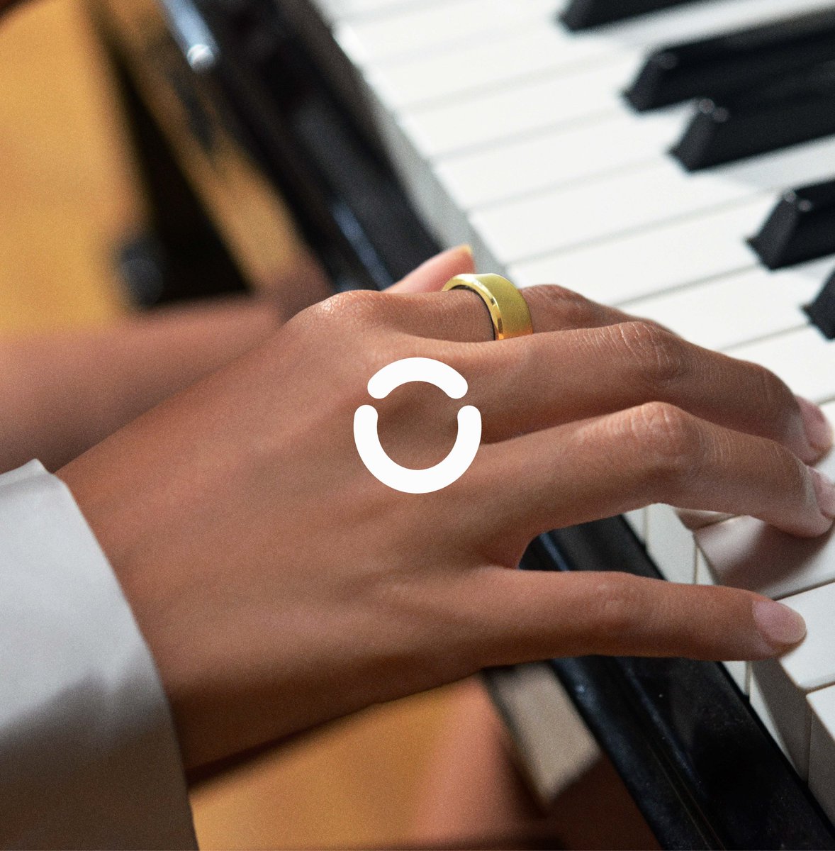 RingConn_'s tweet photo. 🤩Engineered for 24H wear🤩
👏RingConn Smart Ring was engineered for maximum comfort.👏
🙌You can effortlessly slip the 3-5 gram RingConn on, and wear it for days without even noticing it is there.🙌
#RingConn #knowyourselfbetter
#wearables #health #jewelrydesign #smartring #ring https://t.co/JAxX2IqyHd