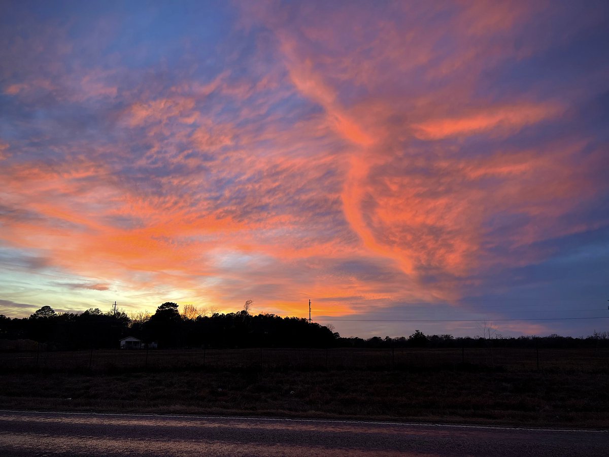 TripLangley's tweet image. I’m assuming at some point the weather in L.A. will remember where it is and I’ll get some nice sunsets. Until then, here is another Texas sunset from my Christmas trip home. #sunsetsunday #TezzaApp