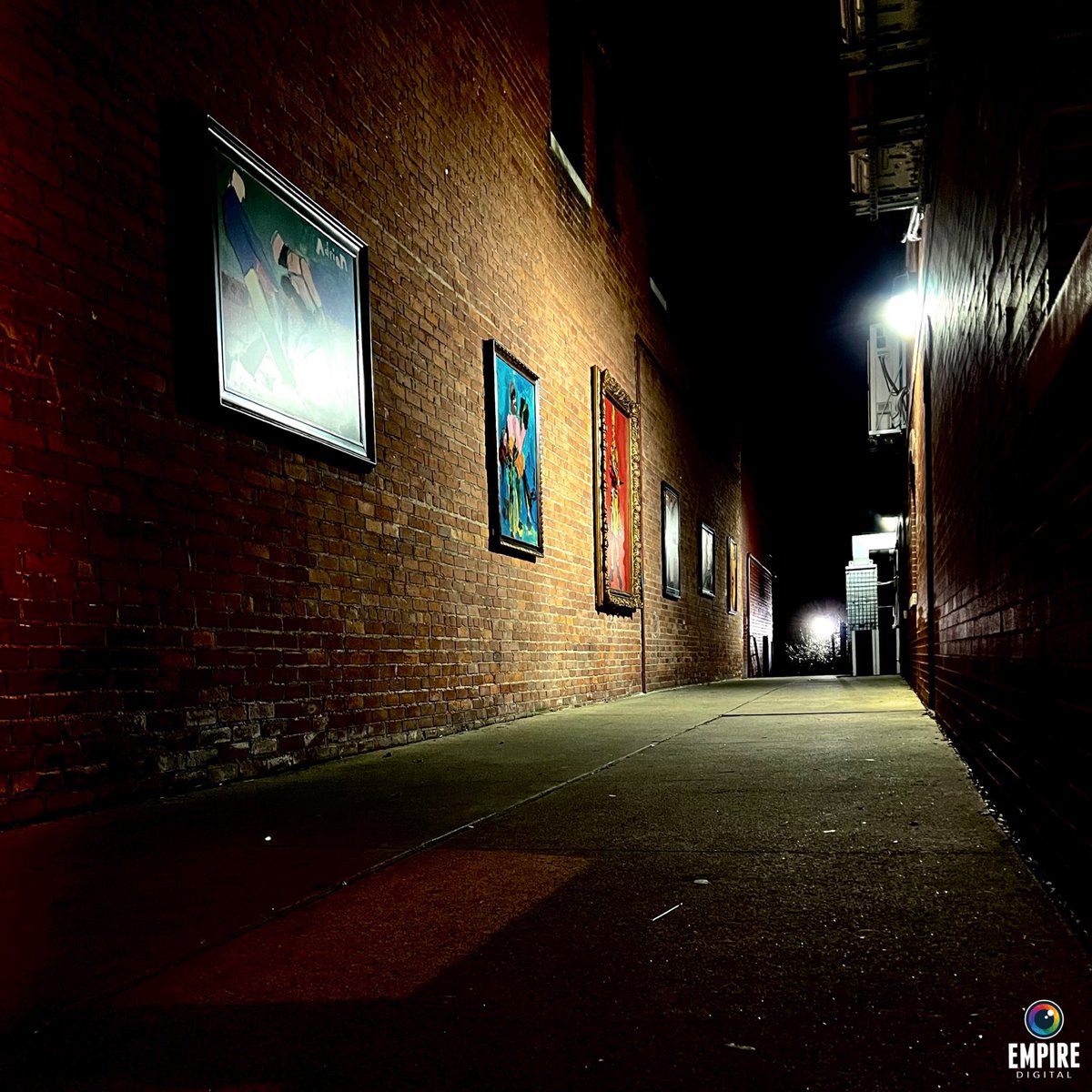 EMPIRExDIGITAL's tweet photo. Alley art. 🖼️🌙 https://t.co/BSPU5A5Rfd