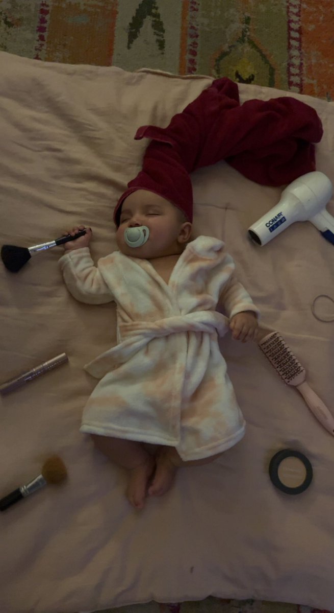 oliviaaaw123's tweet photo. Day 4: of recreating Pinterest baby pictures… this is my fav one yet oh my god 

The inspo vs the pictures https://t.co/xXLsuictEr