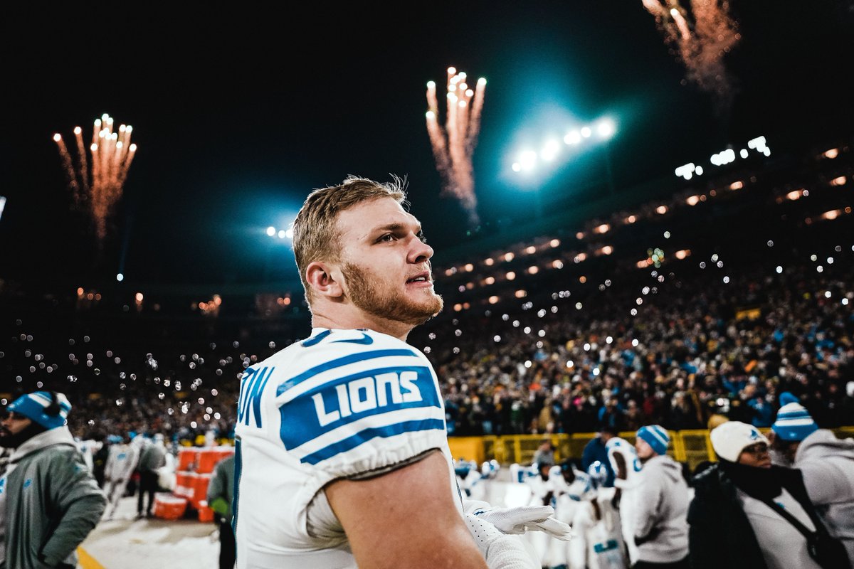 LionsPR's tweet image. .@Lions DL @aidanhutch97 has produced his second sack of the day. He now has 9.5 sacks this season, trailing the franchise rookie sack record by only 0.5 sack.

He has produced three multi-sack games this season, tied with Ezekiel Ansah for Detroit's rookie record.

#OnePride