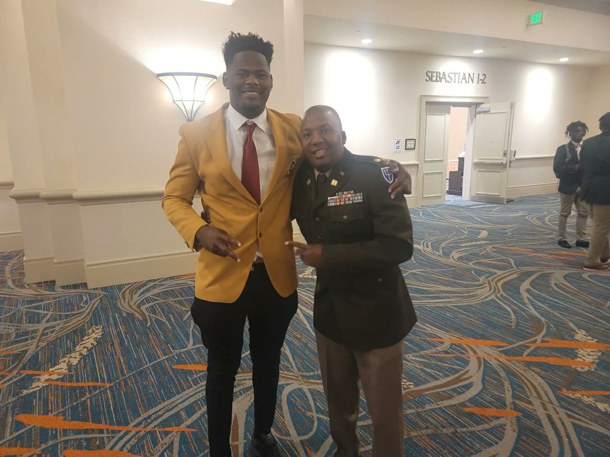 capt1991's tweet photo. I want to say to my Bethune-Cookman University student @solid_mari job well done making HBCU All American! Can't wait to stand beside him in uniform at a @NFL game saluting the military! #Salute #ProudMajor https://t.co/NoHiG12Z3D