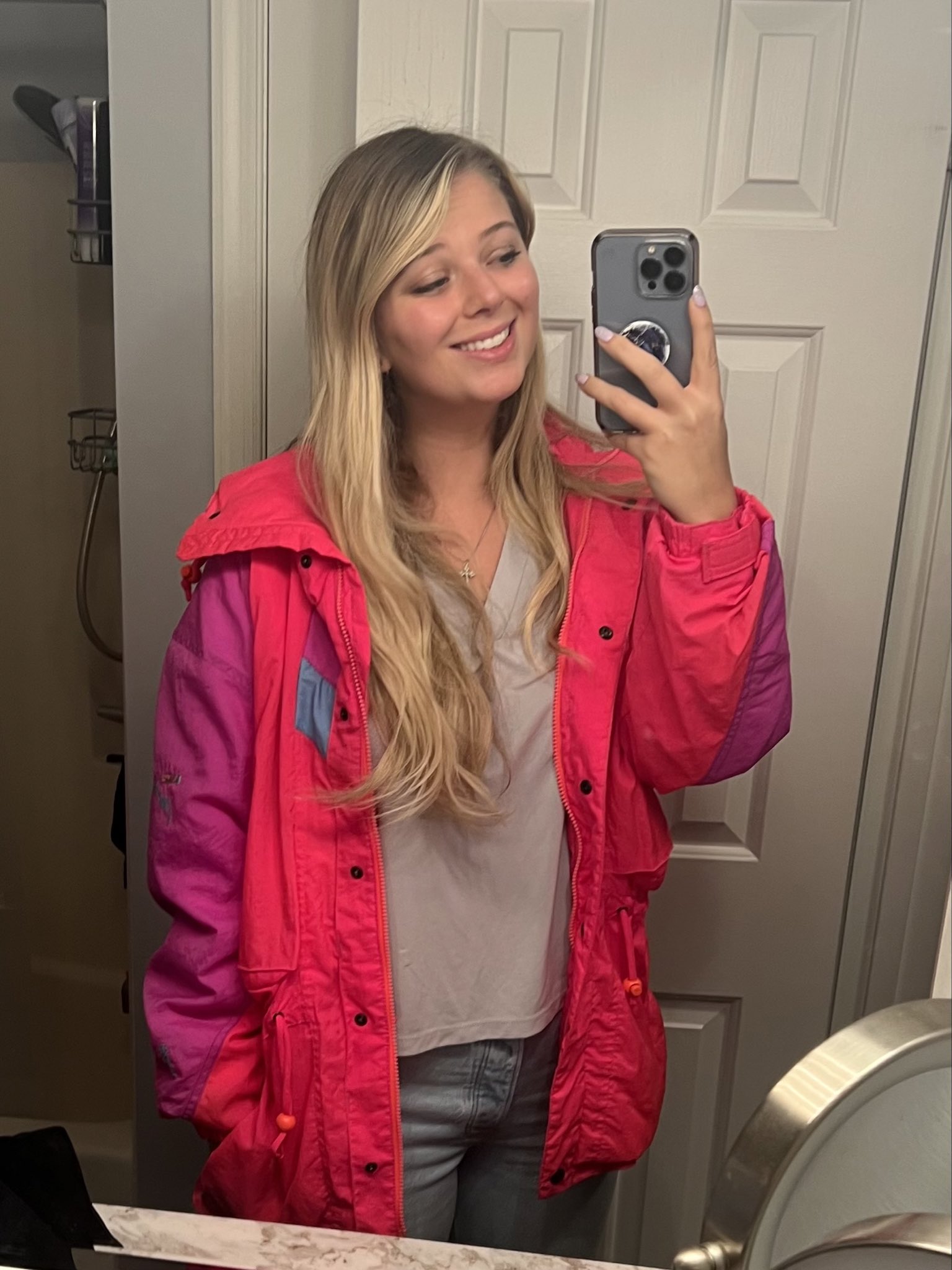 𝙲𝚘𝚞𝚛𝚝𝚗𝚎𝚢 𝙺𝚗𝚒𝚕𝚕 on Twitter: "Trying on vintage ski ware https://t.co