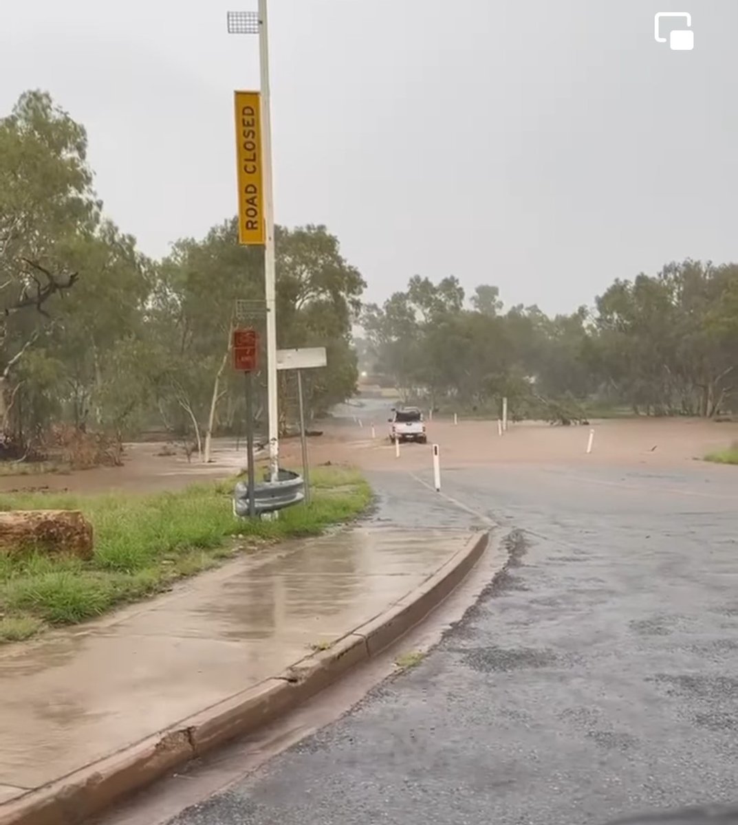 Shirleencampbe5's tweet photo. Alice Springs Todd River, Now Crossing is Closed 🔐 https://t.co/KIfz1Eh0VD