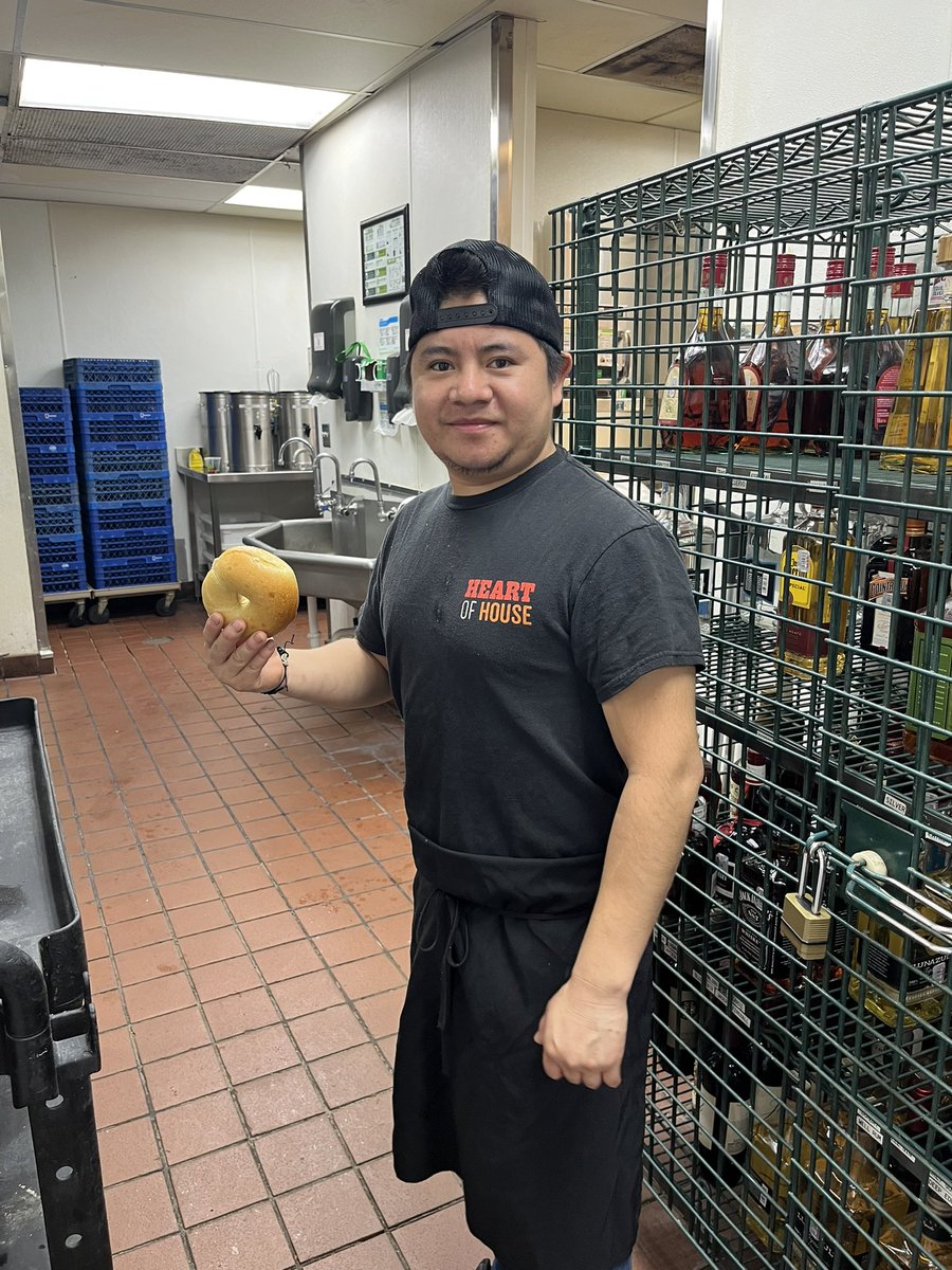 It’s Bagel Day! 🥯 what a great way to start our day with some delicious Einstein Bros fresh bagels! #bagelday #ChilisStassney #chilisBagelDay #chilis #chilisculturecalendar