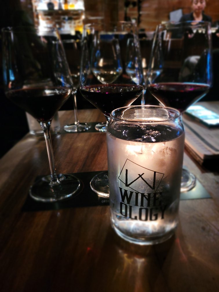 secretshopperTO's tweet image. Come to @WineologyBar in Kingsville for the wine flights and stay for the fondue #seriouscheese