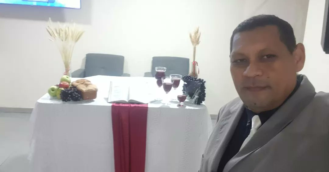 nandopom's tweet photo. Feliz Ano Novo para todos os amigos e irmãos q nos seguem q Deus continue te abençoando e que este novo ano posamos estreita o nosso relacionamento com Cristo. @nilton_n @Pr_JadsonRocha @PrC_Augusto @prdanielvieira1 https://t.co/sOalAK37B4