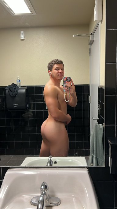 booty is poppin rn https://t.co/wgVksayVtw