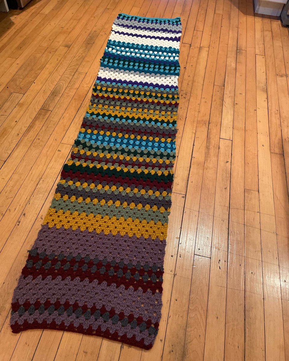 apples4theteach's tweet photo. Temperature scarf complete! Daily highs in KitchON from Sept 1 to Dec 31, 2022 - #wearabledata #infocrafting https://t.co/3mVxs1w6iJ