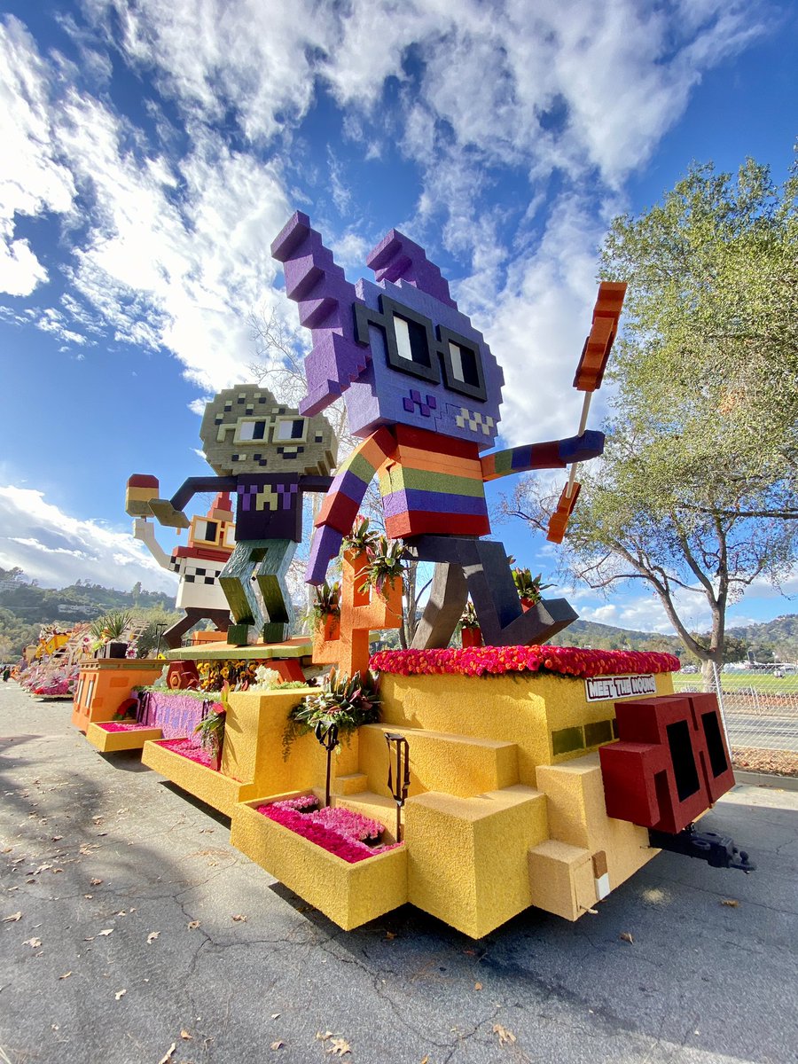 The Nouns <a href="/RoseParade/">Rose Parade</a> float is about to be officially judged for this years awards 🤞🏆⌐◨-◨