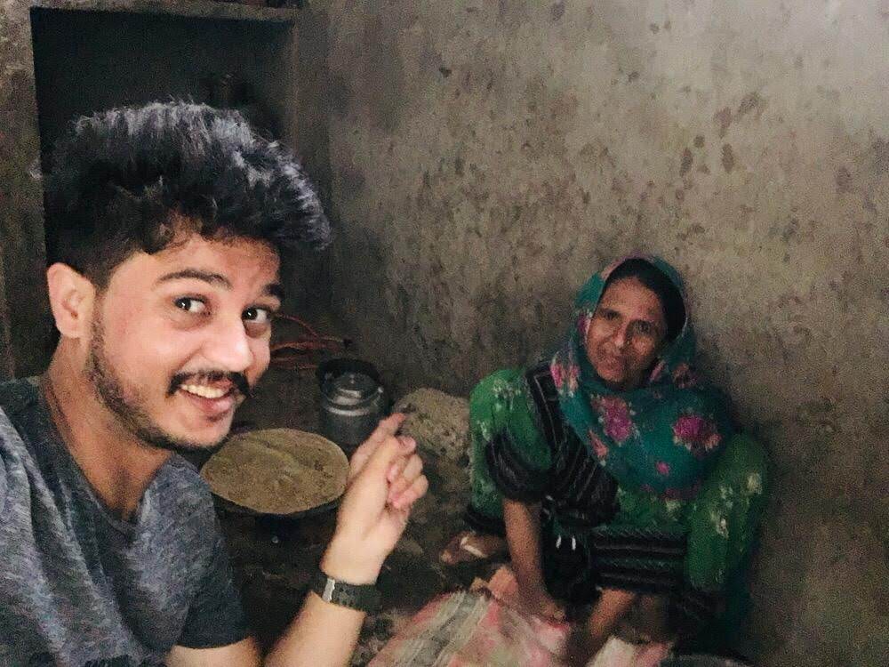 بلوچ ماس وتی زھگاں پہ بزگی ءُ خواری  رودین اَنت ءُ مزن کن اَنت ”
پہ وانگ ءُ زانگ ءِ ھاتر مزن شھراں دیم اِش دیے اَنت کہ پہ ما کوپگ بنت ” بلے لشکر اِش پہ وانگ ءُ زانگ ءَ ءُ پہ ماسانی کوپگ بوْگ ءَ نیل اِیت ئے ۔
#ReleaseSirajandArif
#ReleaseSirajNoorBaloch