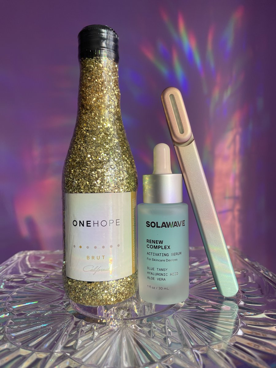 DebraMacki's tweet image. Champagne &amp;amp; Skincare for the New Year 🥂 #butfirstskincare #cheersto2023