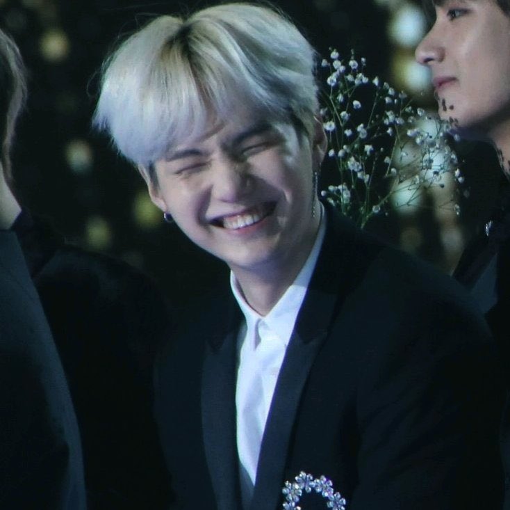 minyoongipics's tweet image. yoongi smiling like this is my favorite thing