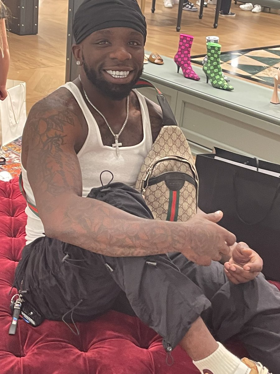 supremeshyt's tweet photo. Ain’t your average or typical 🧏🏾‍♂️ https://t.co/PSATaDKzJp