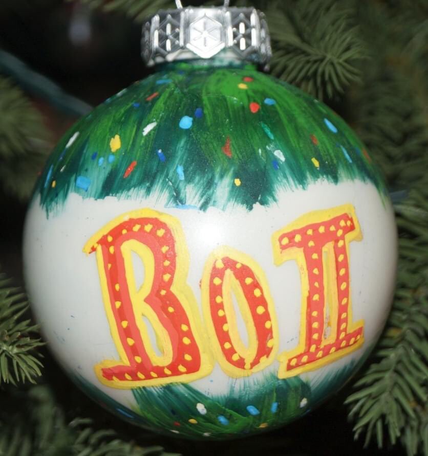 SaraCiuzio's tweet photo. HD shot of Baby Bo’s ornament and of #TheWestons’ ornaments on the tree
Pics credit Jason47 on FB #Cin #BenNCiara #CinFamily #WeLoveCin #BringBackCin #BringCinHome #CinForever https://t.co/uKato011gc