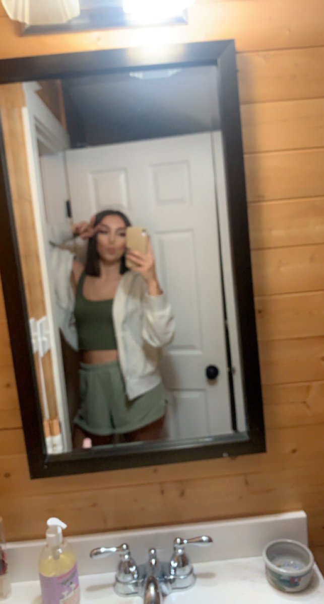 tarinsymery's tweet photo. 😈 this year is going to be spicy https://t.co/D1QTCw33C6