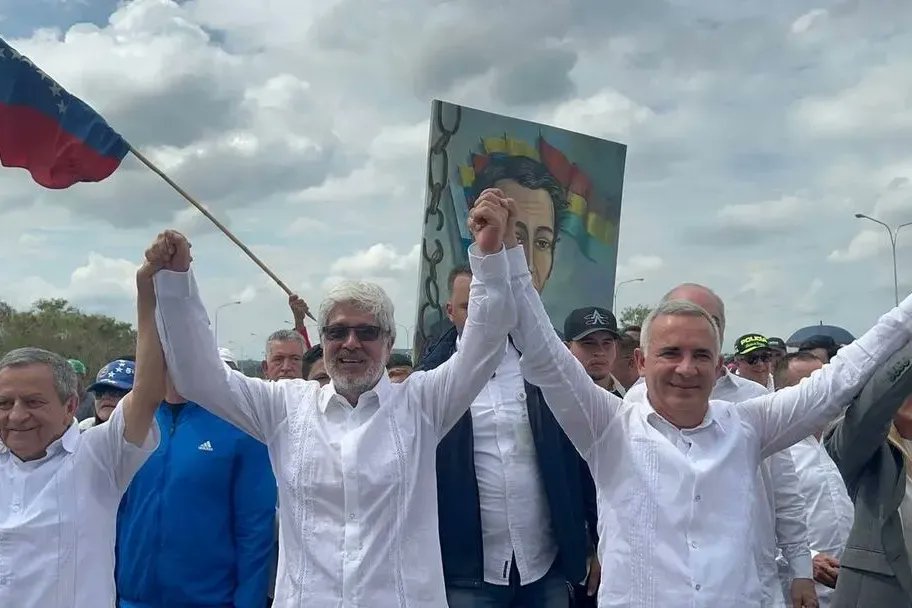 Contento por la apertura de los pasos fronterizos entre Colombia y Venezuela, acción que permite seguir dando pasos importantes por el pleno restablecimiento de las relaciones comerciales, económicas, de respeto y Paz entre dos pueblos hermanos.