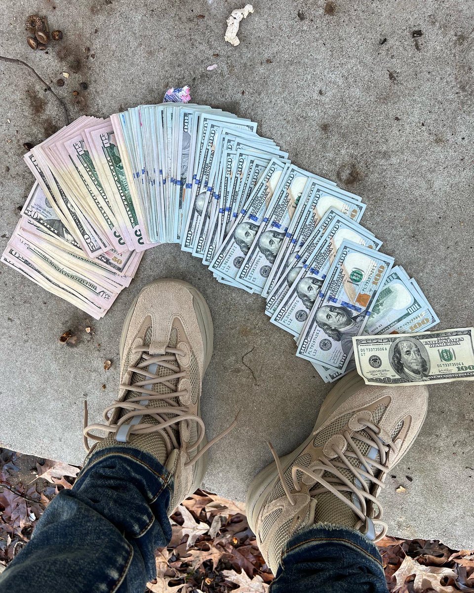 Pimp_c5's tweet photo. It’s crazy how I got some money and went back and bought everything I couldn’t afford self made ninja 🥷 

#freerichey🙏🏾 #LLMan🙏🏾#ripgrandmax2💔 #supremenewyork https://t.co/J54LR6thXv