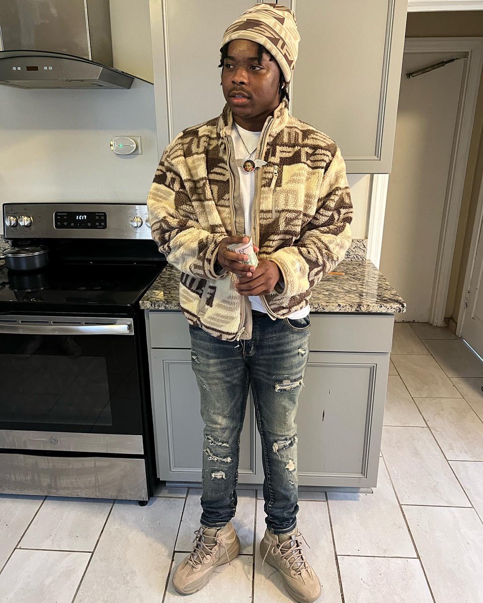 Pimp_c5's tweet photo. It’s crazy how I got some money and went back and bought everything I couldn’t afford self made ninja 🥷 

#freerichey🙏🏾 #LLMan🙏🏾#ripgrandmax2💔 #supremenewyork https://t.co/J54LR6thXv