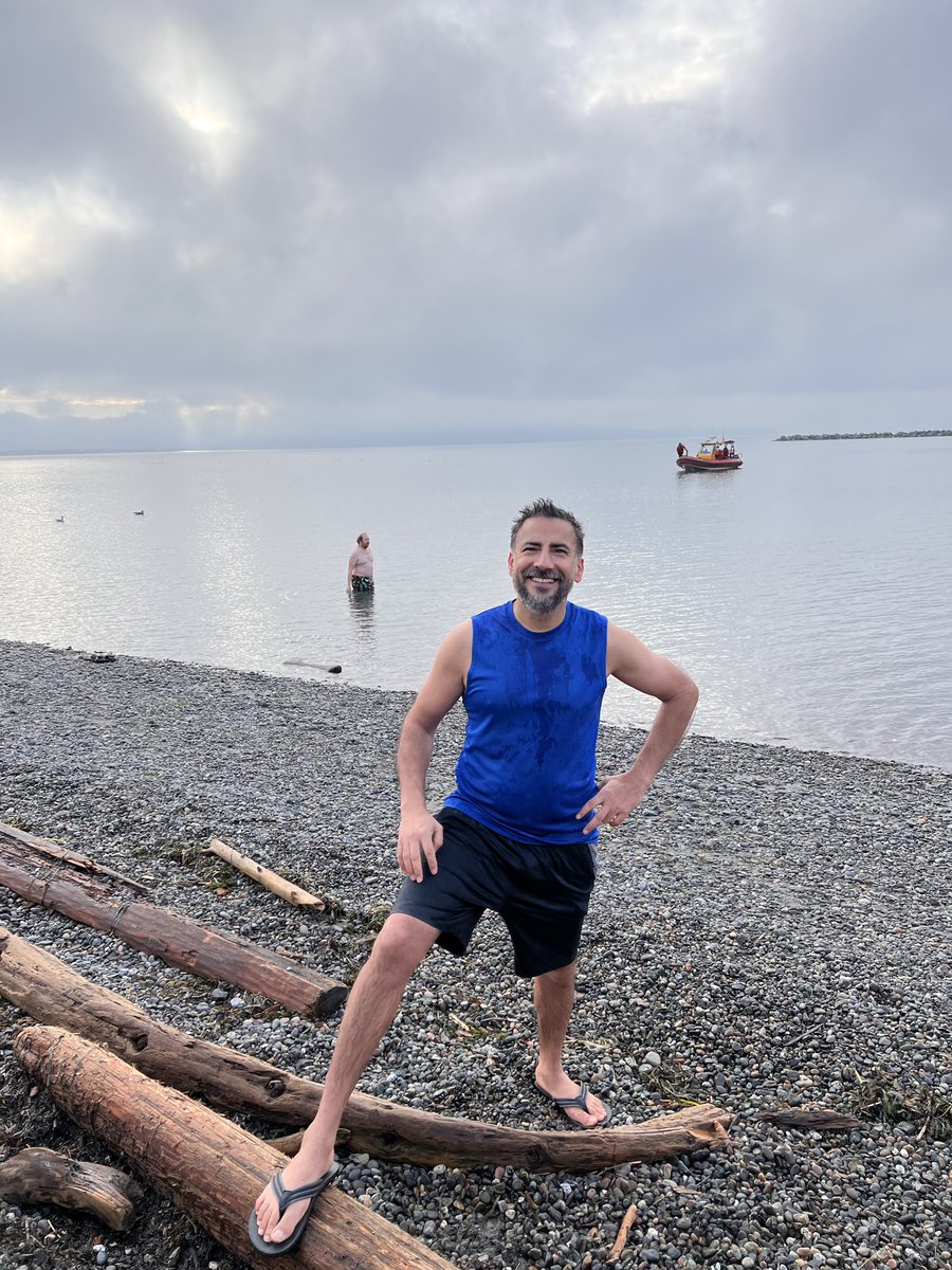 Happy New Year everyone! - Kicked off 2023 with Polar Bear swim #PolarBearPlunge. thank you <a href="/WhiteRockRotary/">WhiteRockRotary</a> for coordinating this amazing event. <a href="/whiterockcity/">City of White Rock</a>