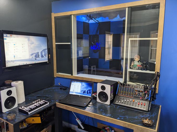 Coming out 🔥😍 https://t.co/H05dC3AMVs