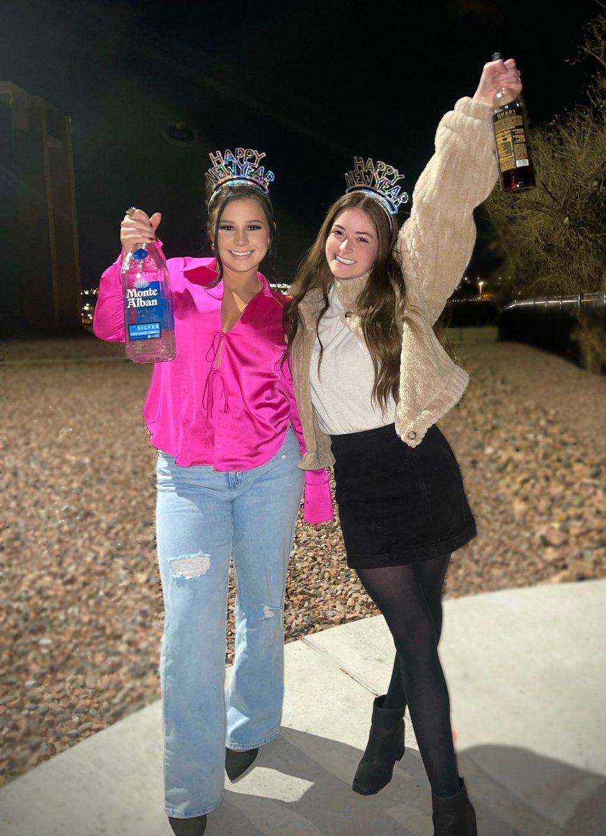 HaleyYates_'s tweet photo. Me 🤝 the cheapest tequila at the liquor store https://t.co/3YskW3rFMI