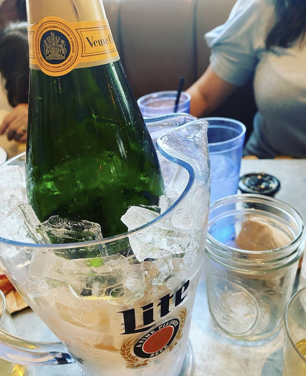 Happy New Year y’all! Cheers to another year of keeping it classy and keeping it real! Lots of love from all of us to all of you! #BarbecueWife #AustinTexas #Maker #TexasBBQ Supporter with a side of #MomJeans ready to 🎉 #HappyNewYear #Veuve30