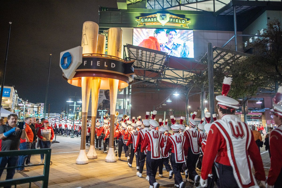badgerband's tweet photo. Our final gameday of the 2022 season was a great one. Thank you to our seniors for an amazing last season. Once a badger, always a badger. ❤️
#EatARock #OnWisconsin
📸: @pxphotography https://t.co/2RCfOs4IMQ