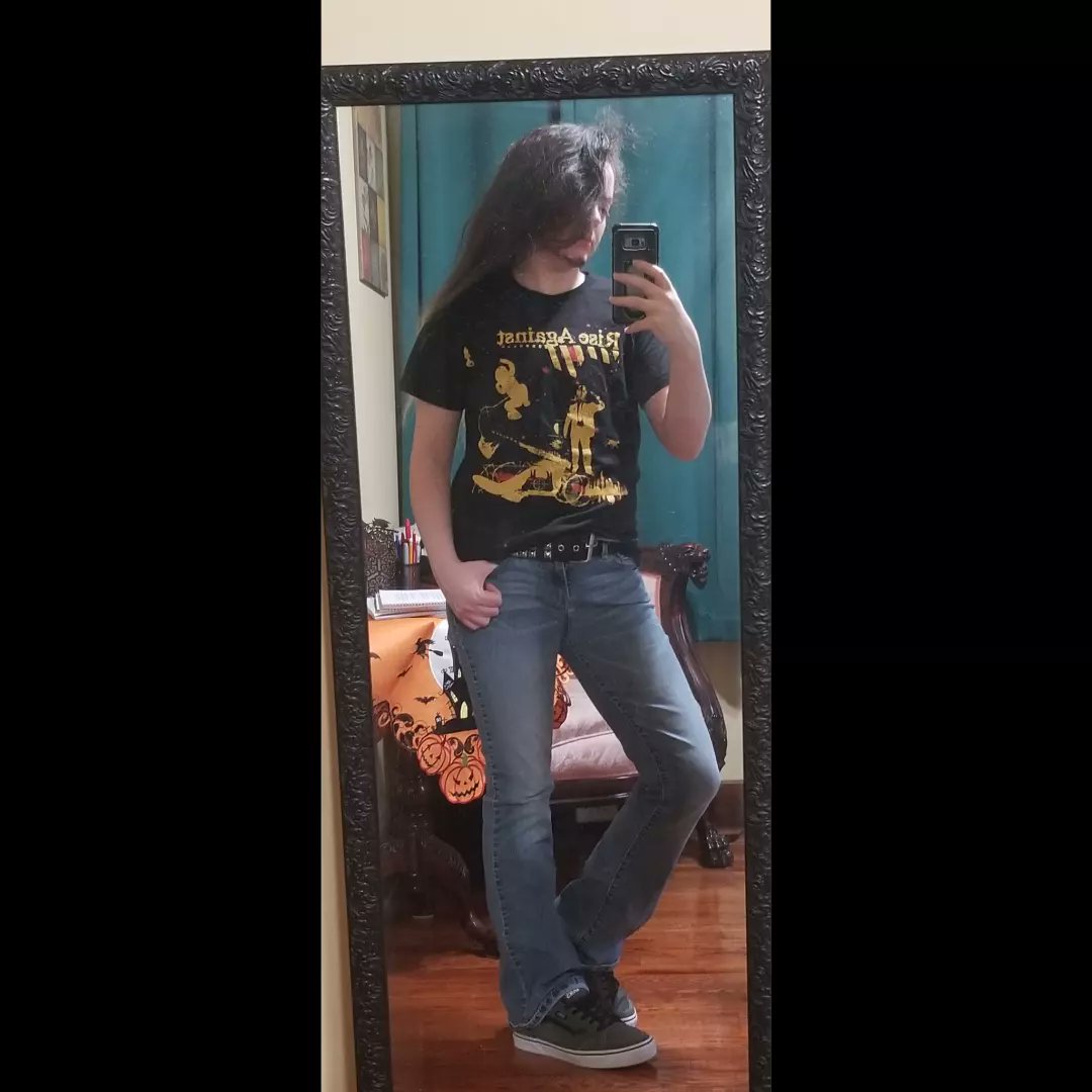 countvonkit's tweet photo. New year, same generation.
First shirt of the year goes to @riseagainst . 👌 [Ft. Geddy 🐈 ]

#Countvonkit #OOTD #transmodel #ftm #menwithlonghair #riseagainst https://t.co/nVHwip2YWf