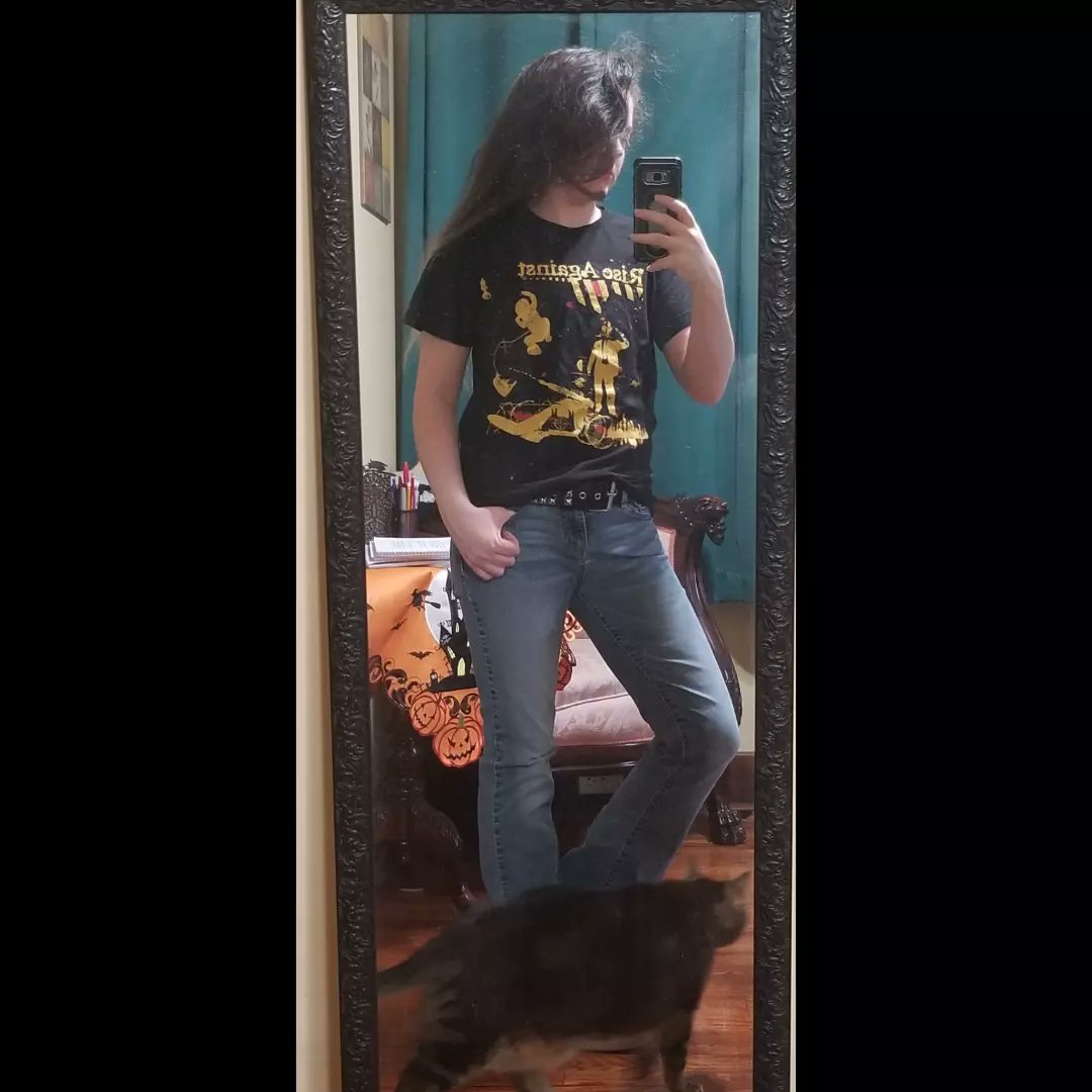 countvonkit's tweet photo. New year, same generation.
First shirt of the year goes to @riseagainst . 👌 [Ft. Geddy 🐈 ]

#Countvonkit #OOTD #transmodel #ftm #menwithlonghair #riseagainst https://t.co/nVHwip2YWf