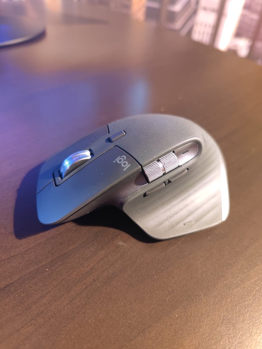iWilliiam's tweet image. Best mouse 🥰🥰🥰 #logitechmxmaster3s