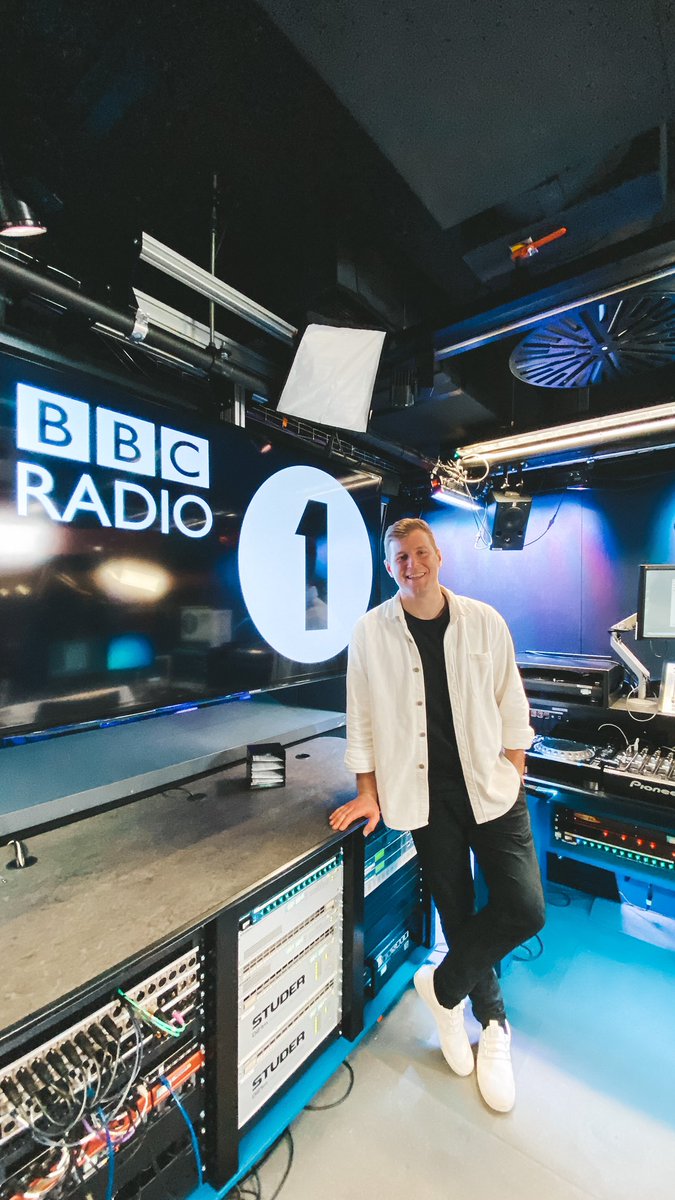 A year ago today I had the privilege of presenting Dance Anthems on @BBCR1! I’ve been a fan of the show for years so it was a dream to kick off 2022 by looking after it for @charliehedges. Thanks Radio 1 for trusting me! #bbc #radio #bbcradio1