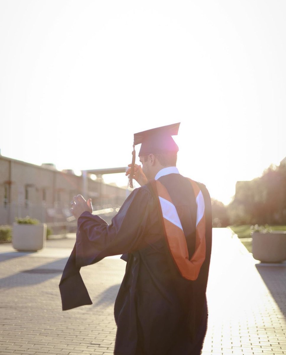 UTSAGradSchool's tweet image. Happy New Year, ‘Runners! Here’s to a bright and successful 2023 🎉 

📸: @nani.shoots_ 

#utsa #utsagrad22 #utsagradschool