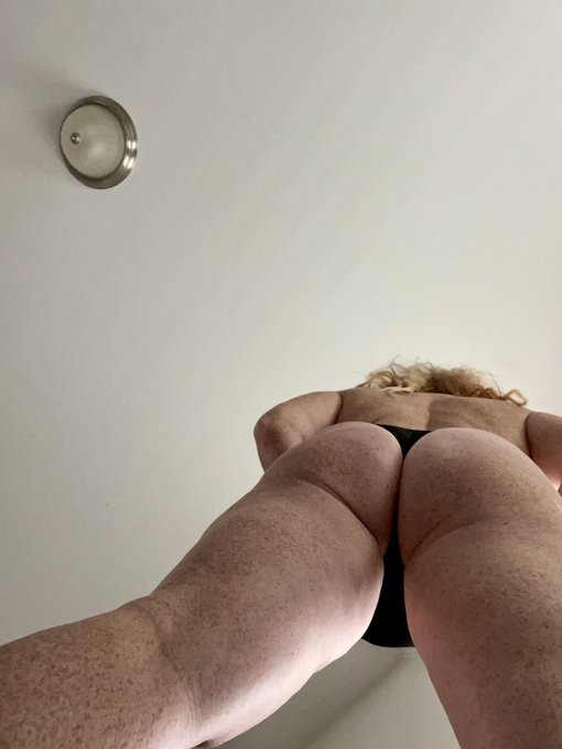 Happy New Year!!! 🎊🎉🥳 I hope things are&hellip; &ldquo;LOOKING UP&rdquo; for you all in 2023! 😊 #redhead #freckles #longlegs<a href="/tag/redhead"class="tags"><span>#redhead</span></a><a href="/tag/freckles"class="tags"><span>#freckles</span></a><a href="/tag/bigbooty"class="tags"><span>#bigbooty</span></a><a href="/tag/pawg"class="tags"><span>#pawg</span></a><a href="/tag/milf"class="tags"><span>#milf</span></a><a href="/tag/longlegs"class="tags"><span>#longlegs</span></a>