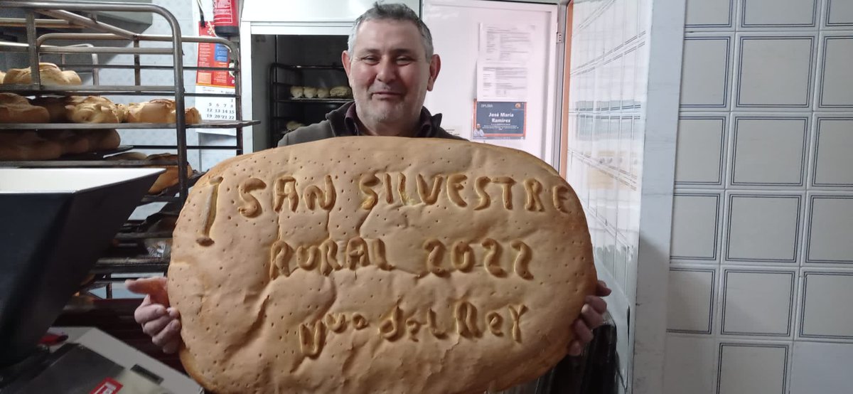 elsuji73's tweet photo. Queridos @FincaLaHuerfana @Bernard_GD @Tomy_Rohde @CarmeRamoss os hablé de mi proyecto de visibilización del mundo rural en una San Silvestre, aquí os dejo algunas afotillas en  Villanueva del Rey-Córdoba, PUEBLO volcado,con aperos, gentes y vehículo de antaño
#yoapoyoelmundoral https://t.co/R46nJuBgd2